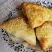 Samsa with chicken made from puff pastry