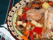 Roast chicken - step-by-step recipes for cooking in a saucepan, slow cooker or oven Juicy roast chicken with vegetables recipe