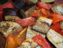 How to cook vegetables in the oven deliciously: recipes for everyday and holiday dishes