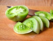 Recipes for green tomato salads for the winter: delicious preparations